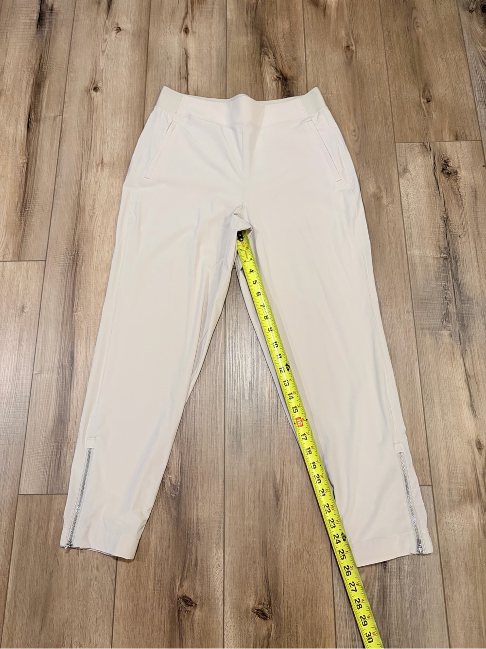 Athleta Beige Stretch Ankle Pants 8 Zip Hem Quiet Luxury Gorpcore Sporty Chic - Picture 14 of 14